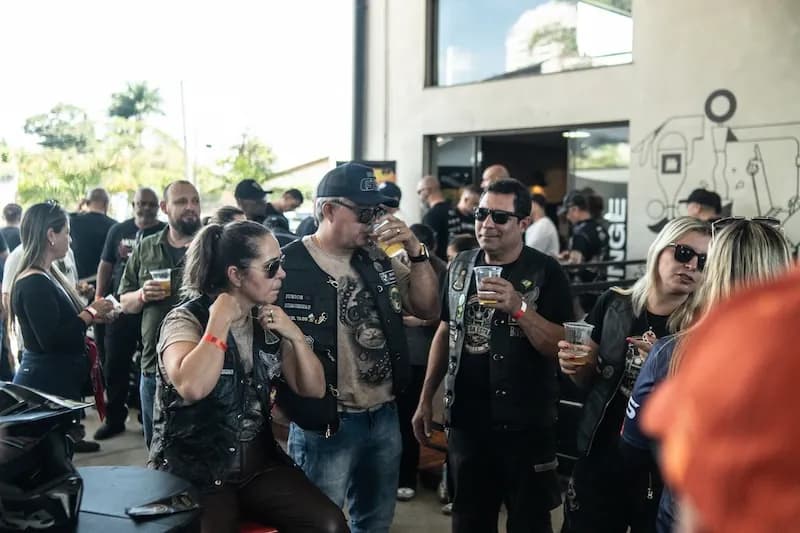 Chegada na Kikoautos, com música ao vivo · foto 138